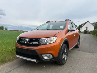 Gebraucht Dacia Sandero Celebration 90 PS (66 kW) 2017 Orange Limousine