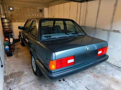 Gebraucht BMW 320 133 PS (97 kW) 1987 Grau Limousine