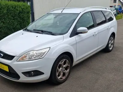 Gebraucht Ford Focus Style 109 PS (80 kW) 2009 Weiß Limousine