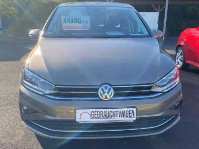 Gebraucht VW Golf Sportsvan Highline 131 PS (96 kW) 2018 Pyramid gold metallic Van / Kleinbus