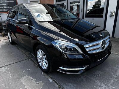 Gebraucht Mercedes B180 122 PS (89 kW) 2012 Schwarz Van / Kleinbus