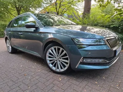 Gebraucht Skoda Superb LAURIN & KLEMENT 190 PS (139 kW) 2019 Grau Limousine