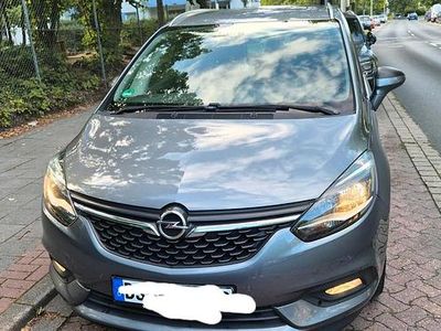 Grau Gebraucht 2017 Opel Zafira Tourer Van / Kleinbus | 11.500 € (Fairer Preis)