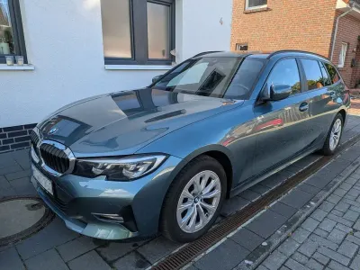Gebraucht BMW 320 Advantage 190 PS (139 kW) 2021 Blau Kombi
