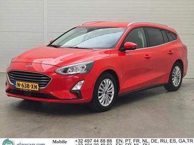Gebraucht Ford Focus Titanium 120 PS (88 kW) 2022 Rot Limousine