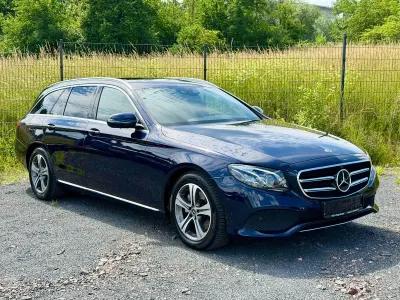 Gebraucht Mercedes E220 194 PS (142 kW) 2019 Blau Kombi