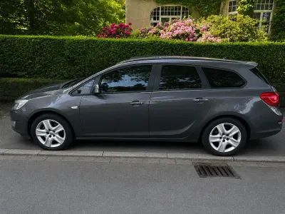 Gebraucht Opel Astra 125 PS (91 kW) 2011 Grau Kombi
