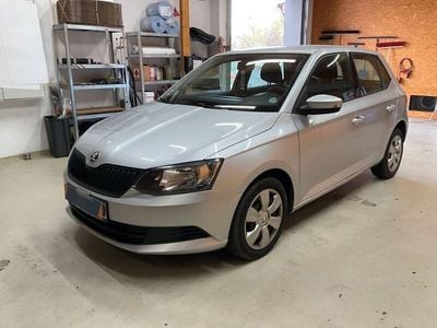 Brilliantsilber Gebraucht 2015 Skoda Fabia Kleinwagen | 6.985 € (Fairer Preis)