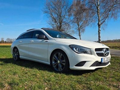 Gebraucht Mercedes CLA200 Shooting Brake Urban 156 PS (114 kW) 2015 Weiß Kombi