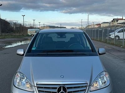Usata Mercedes A200 Avantgarde 140 CV (102 kW) 2011 Argento Utilitaria