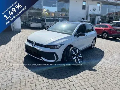 Gebraucht VW Golf VIII GTE 177 PS (130 kW) 2025 Pure white Limousine