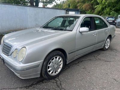 Mercedes E280