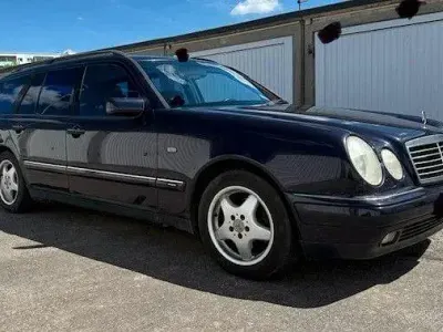 Gebraucht Mercedes E230 Avantgarde 150 PS (110 kW) 1996 Violett Limousine