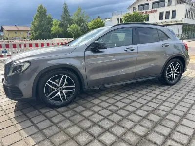 Gebraucht Mercedes GLA220 AMG line 184 PS (135 kW) 2020 Grau SUV
