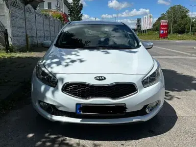 Gebraucht Kia Ceed Spirit 101 PS (74 kW) 2014 Weiß Kleinwagen