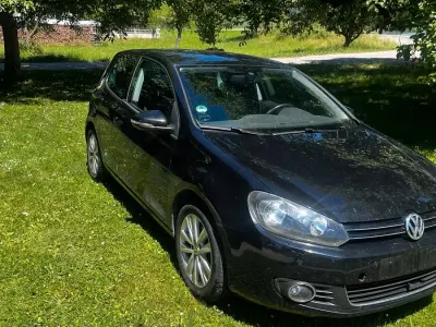 Gebraucht VW Golf VI 105 PS (77 kW) 2011 Schwarz Kleinwagen