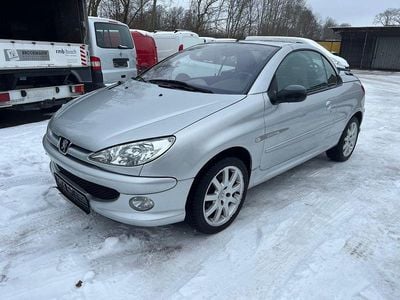 Grau Gebraucht 2004 Peugeot 206 CC Quiksilver Cabrio | 2.600 € (Fairer Preis)