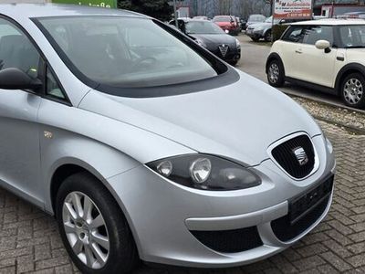 Grau Gebraucht 2006 Seat Altea Reference Van / Kleinbus | 1.800 € (Fairer Preis)