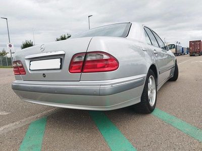 Mercedes E200