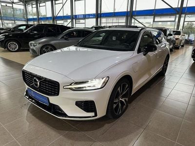 Weiß Gebraucht 2021 Volvo V60 R-Design Kombi | 25.500 € (Guter Preis)