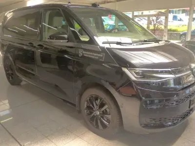 Gebraucht VW Multivan Life 150 PS (110 kW) 2024 Schwarz Van / Kleinbus
