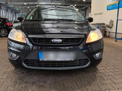 Schwarz Gebraucht 2011 Ford Focus Kombi | 2.850 € (Fairer Preis)