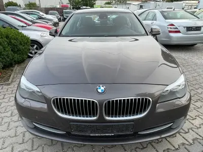 Gebraucht BMW 525 Sport Line 204 PS (150 kW) 2011 Braun Limousine