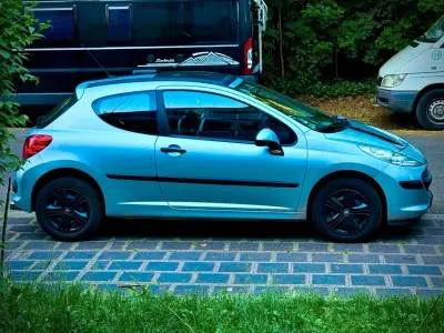 Gebraucht Peugeot 207 73 PS (53 kW) 2009 Silber Kleinwagen