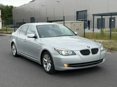 Gebraucht BMW 530 235 PS (172 kW) 2008 Silber Limousine