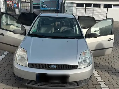 Gebraucht Ford Fiesta 60 PS (44 kW) 2003 Silber Kleinwagen