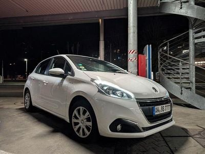Gebraucht Peugeot 208 Urban Move 82 PS (60 kW) 2016 Weiß Kleinwagen