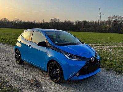 Gebraucht Toyota Aygo X-cite 72 PS (52 kW) 2015 Blau Kleinwagen