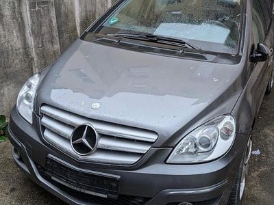 Gebraucht Mercedes B180 109 PS (80 kW) 2011 Grau Van / Kleinbus