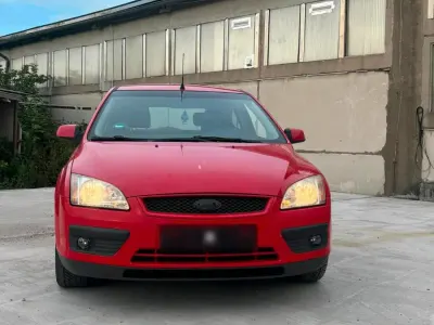 Gebraucht Ford Focus 80 PS (58 kW) 2007 Rot Kleinwagen