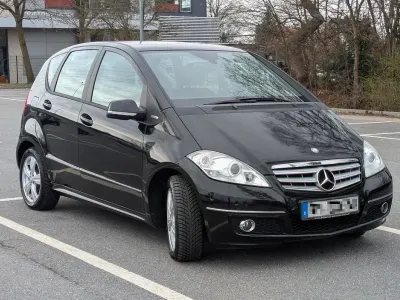 Gebraucht Mercedes A160 Avantgarde 95 PS (69 kW) 2011 Schwarz Kleinwagen