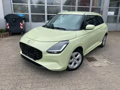 Używany Suzuki Swift Comfort+ 83 KM (61 kW) 2025 Żółty Hatchback