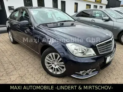 Gebraucht Mercedes C220 Elegance 170 PS (125 kW) 2011 Cavansitblau Limousine