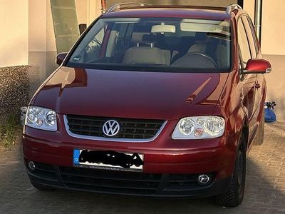Second-hand VW Touran Highline 116 CP (85 kW) 2005 Roșu Monovolum