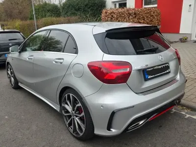 Gebraucht Mercedes A250 AMG line 218 PS (160 kW) 2018 Silber Limousine