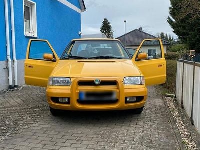 Begagnad Skoda Felicia Fun 75 HK (55 kW) 1999 Gul Pickup