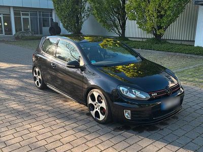 Second-hand VW Golf GTI 211 CP (155 kW) 2010 Negru Coupe
