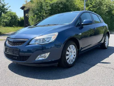 Gebraucht Opel Astra Innovation 116 PS (85 kW) 2011 Blau Limousine