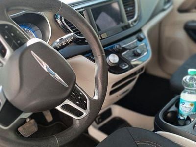 Gebraucht Chrysler Pacifica 291 PS (214 kW) 2018 Weiß Van / Kleinbus