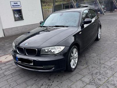 Gebraucht BMW 116 122 PS (89 kW) 2009 Schwarz Kleinwagen