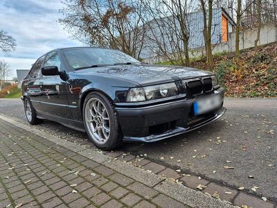 Schwarz Gebraucht 1996 BMW 323 M Sport Limousine | 9.599 €