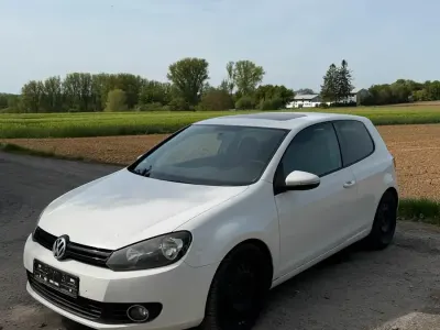 Usata VW Golf VI Comfortline 102 CV (75 kW) 2009 Bianco Utilitaria