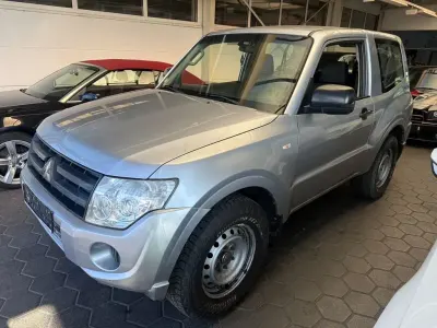 Gebraucht Mitsubishi Pajero Inform 200 PS (147 kW) 2014 Silber SUV
