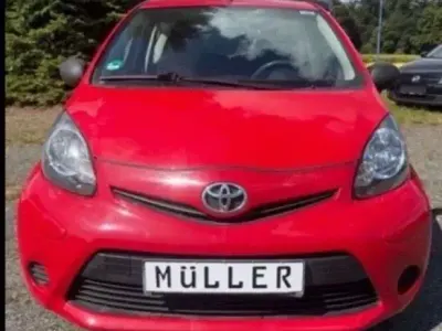 Gebraucht Toyota Aygo Basis 68 PS (50 kW) 2014 Rot Kleinwagen