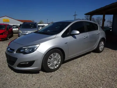 Gebraucht Opel Astra Selection 110 PS (80 kW) 2014 Silber Limousine