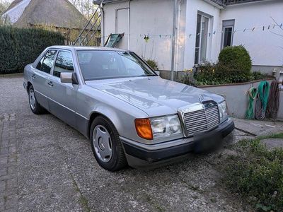 Usata Mercedes E260 160 CV (117 kW) 1992 Argento Berlina